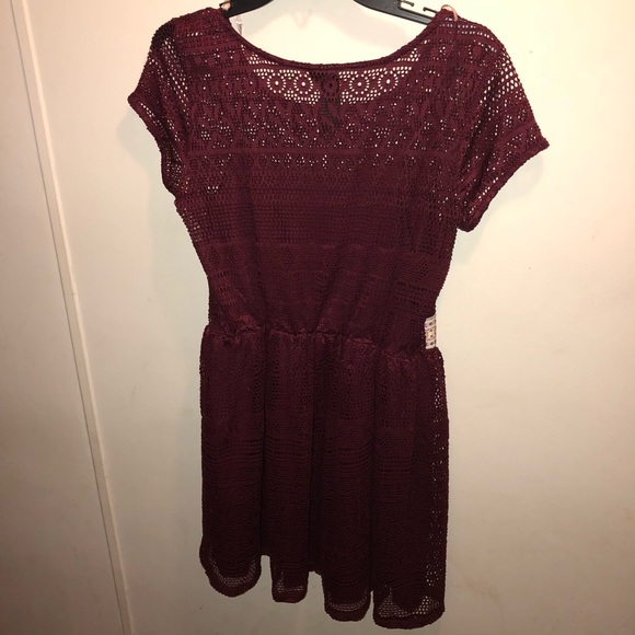 Burgundy lace dress - Picture 2 of 3